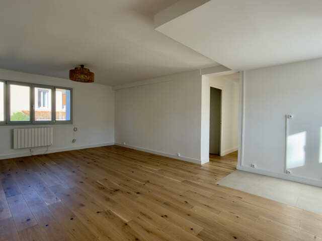 FRANCHEVILLE-LE-HAUT   T5 DE 90 M2 ENTIÈREMENT RÉNOVÉ   HYPE — photo du bien