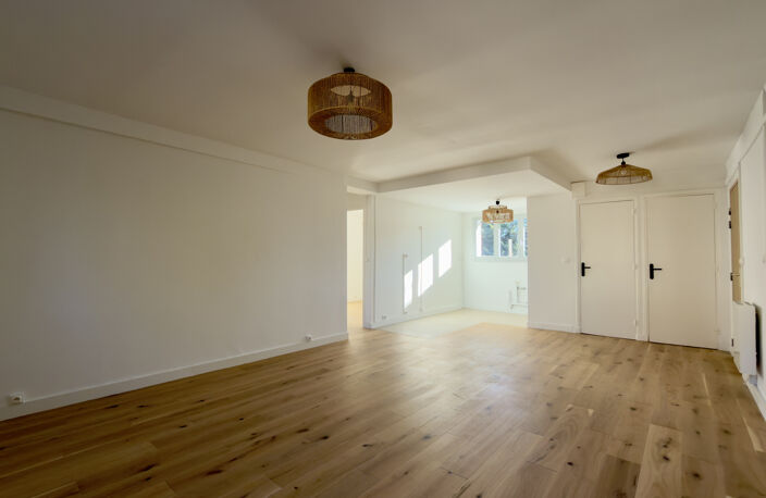 FRANCHEVILLE-LE-HAUT   T5 DE 90 M2 ENTIÈREMENT RÉNOVÉ   HYPE — photo 2