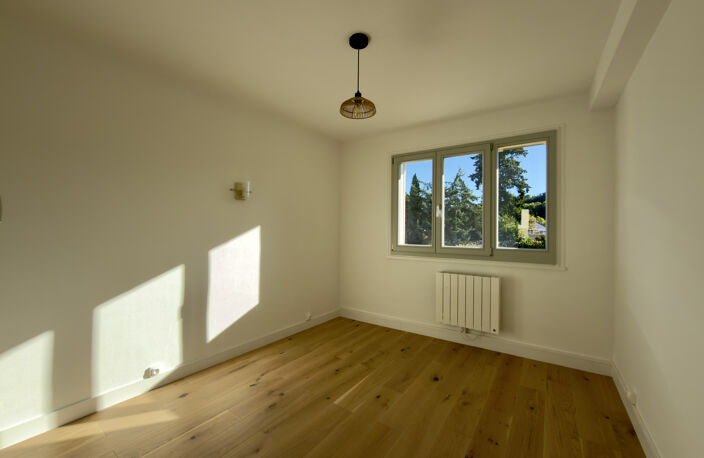 FRANCHEVILLE-LE-HAUT   T5 DE 90 M2 ENTIÈREMENT RÉNOVÉ   HYPE — photo 4