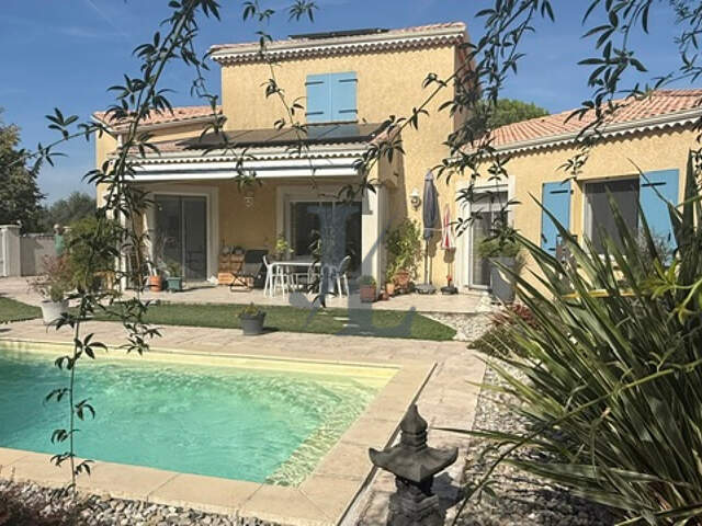 VILLA D’EXCEPTION EN EXCLUSIVITÉ AVEC PISCINE ET JARDIN SANS VIS-À-VIS — photo du bien