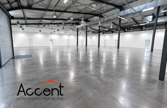 À VENDRE   LOCAL COMMERCIAL / PROFESSIONNEL DE 1 000 m2 ONET-LE-CHÂTEAU (12)   Zone commercia — photo 2
