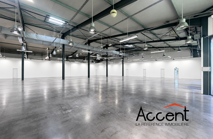 À VENDRE   LOCAL COMMERCIAL / PROFESSIONNEL DE 1 000 m2 ONET-LE-CHÂTEAU (12)   Zone commercia — photo 3