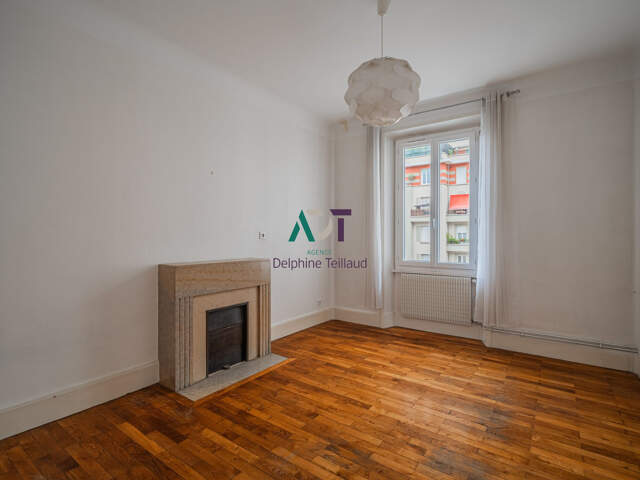 Place Saint Bruno - T3 — photo du bien