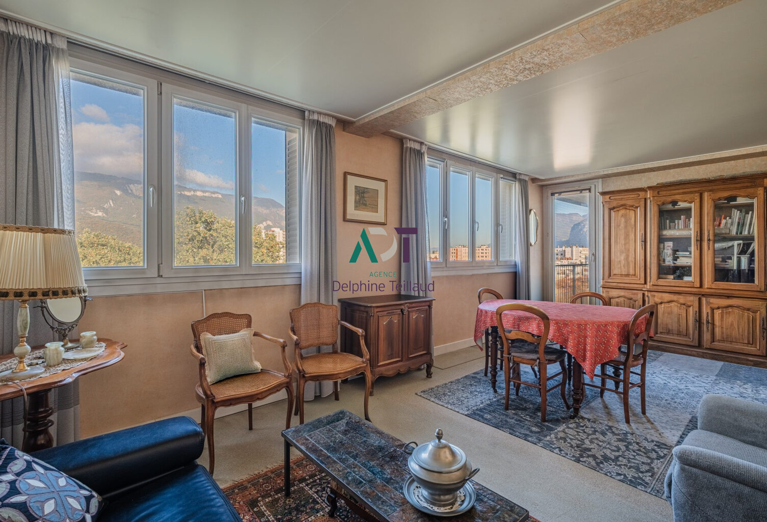 RUE MARBEUF - T5 de 95m² — photo 1