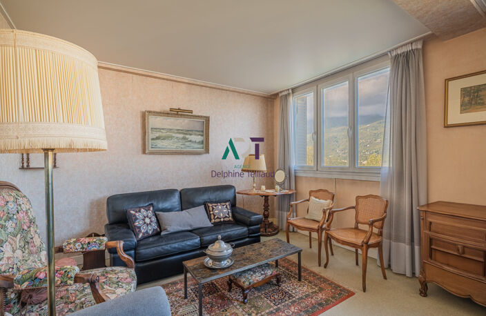 RUE MARBEUF - T5 de 95m² — photo 3