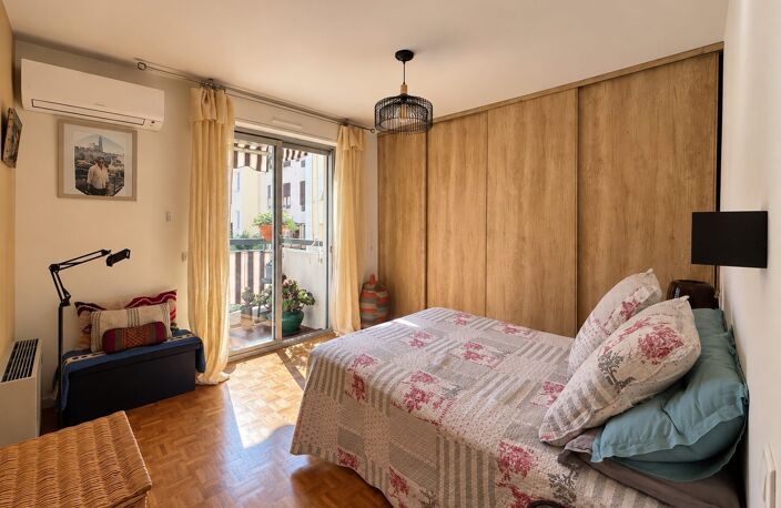 Libération : 2 Pièces rénové avec terrasse et cave — photo 5