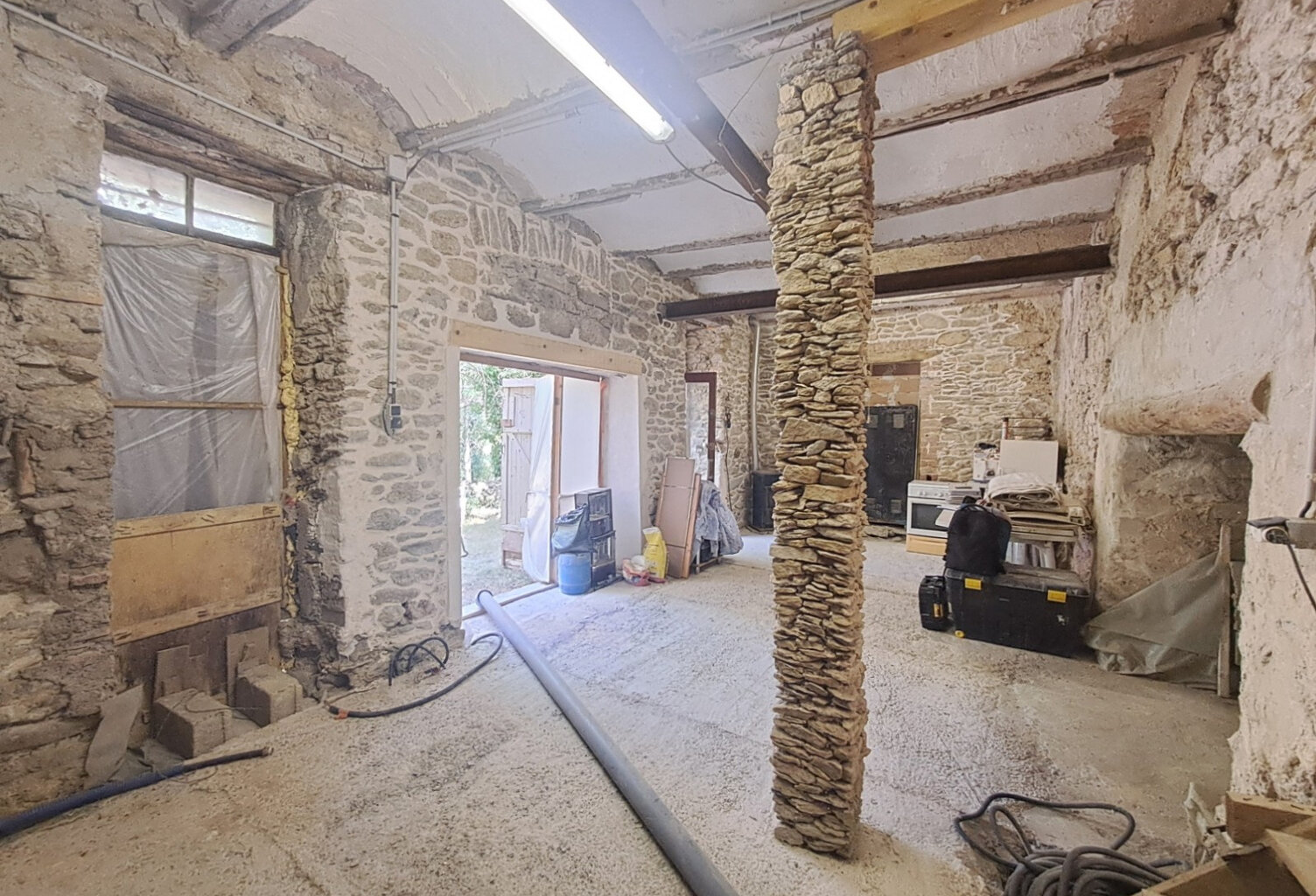 Cévennes : Rez-de-jardin 62 m2   Garage et caves — photo 1