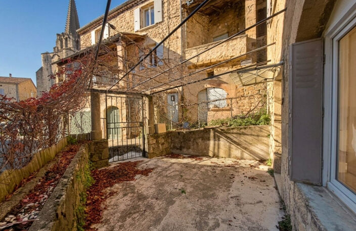 Maison de village en pierre avec terrasse — photo 2
