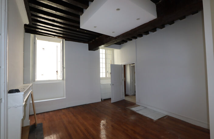 Bel emplacement pour cette boutique spacieue entièrement rén — photo 2