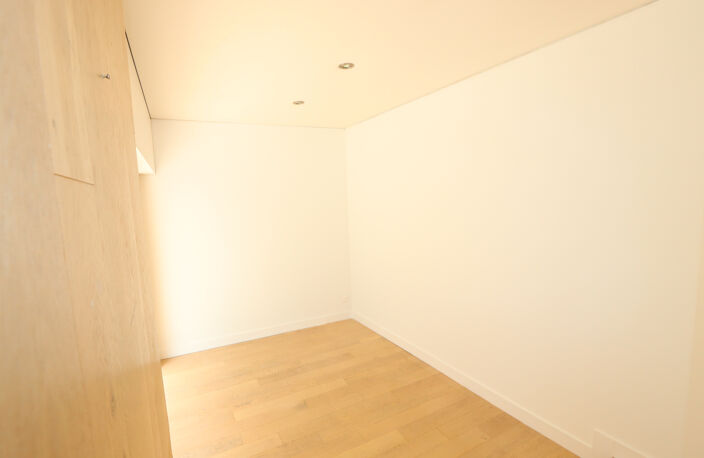 Bel emplacement pour cette boutique spacieue entièrement rén — photo 5