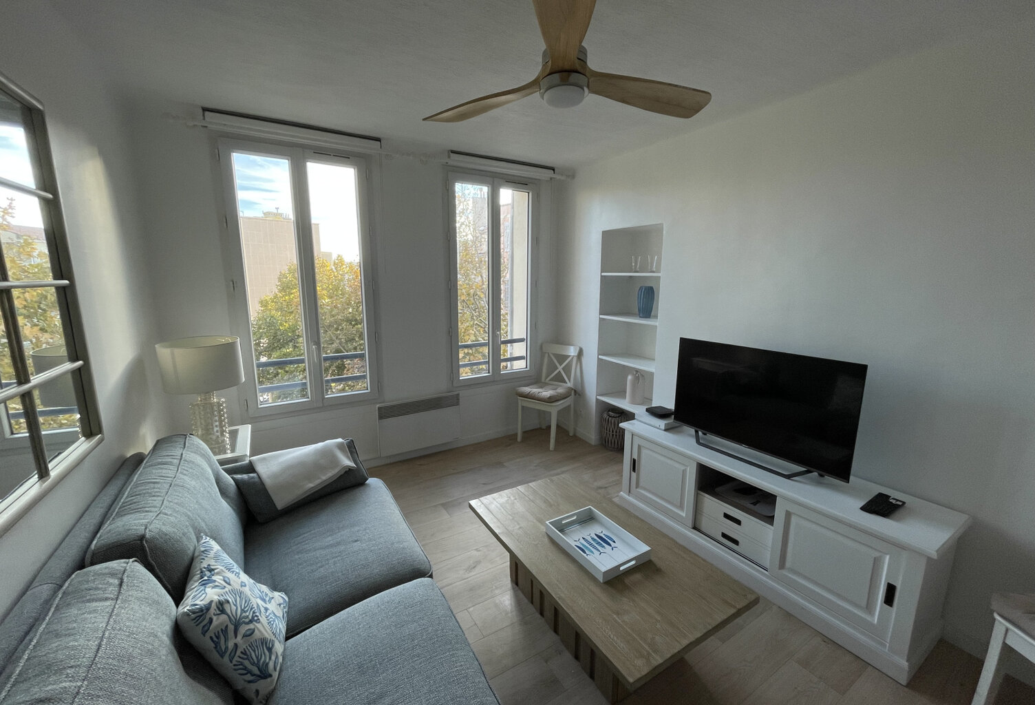 Très bel appartement meublé de 50m2 place de Lenche — photo 1