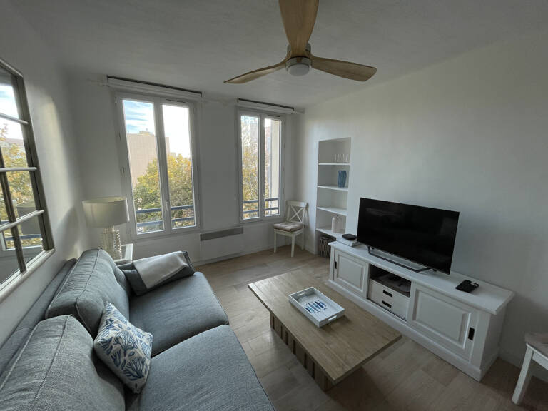 Très bel appartement meublé de 50m2 place de Lenche — photo 1