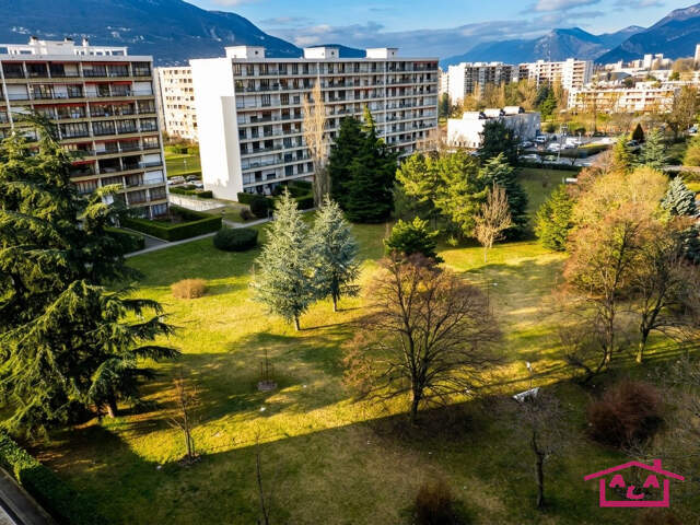 Appartement de standing au dernier étage avec ascenseur — photo du bien