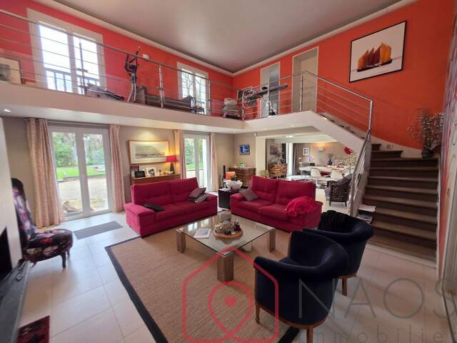 St Jean De Braye ensemble immobilier très atypique de 390m2 hab sur 1513m2 de terrain clos — photo du bien
