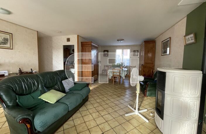 MAISON DE PLAIN-PIED à ARGENTON L'EGLISE:<br>Entrée dans salon — photo 2