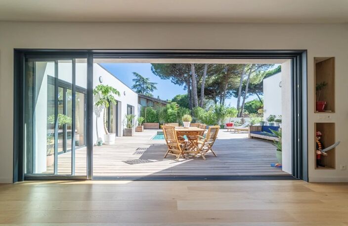 Aigues-Mortes, villa contemporaine plain pied, 150m2, 4chs parentales, piscine & jacuzzi, 700m2 terrain — photo 3