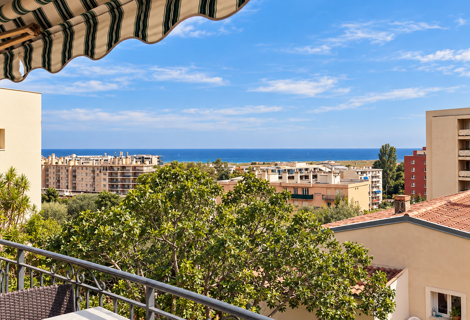 NICE OUEST   3 PIÈCES   VUE MER   TERRASSE   STATIONNEMENT — photo 1