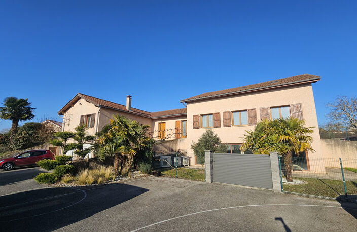 A 40 minutes de Lyon 8, belle villa de 450m2 avec piscine in — photo 3