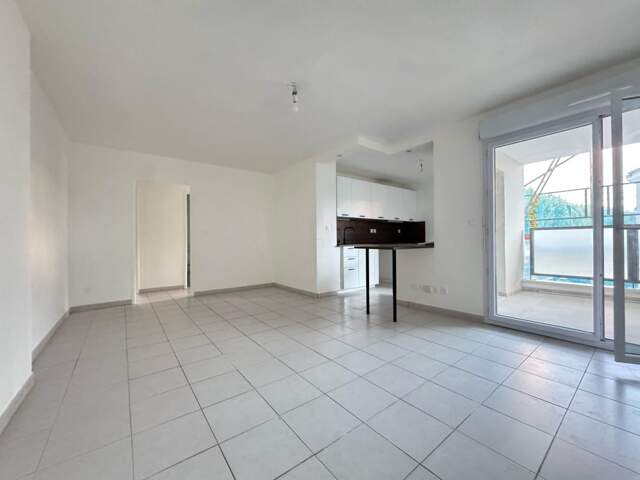 APPARTEMENT À LOUER – Magnifique T3 de 61 m² refait à neuf avec terrasse et parking – MIRAMAS — photo du bien