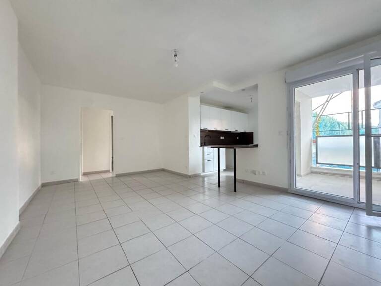 APPARTEMENT À LOUER – Magnifique T3 de 61 m² refait à neuf avec terrasse et parking – MIRAMAS — photo 1