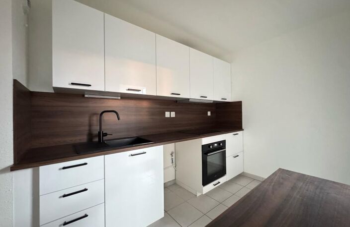 APPARTEMENT À LOUER – Magnifique T3 de 61 m² refait à neuf avec terrasse et parking – MIRAMAS — photo 3