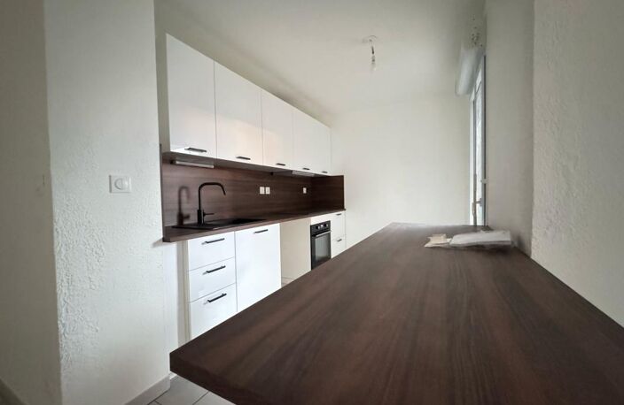 APPARTEMENT À LOUER – Magnifique T3 de 61 m² refait à neuf avec terrasse et parking – MIRAMAS — photo 4