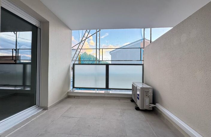 APPARTEMENT À LOUER – Magnifique T3 de 61 m² refait à neuf avec terrasse et parking – MIRAMAS — photo 5