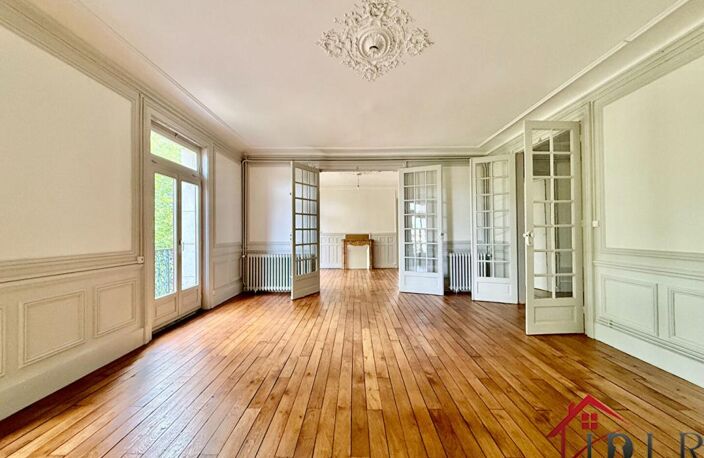 Au coeur du parc historique Granvelle, découvrez sans doute l — photo 2
