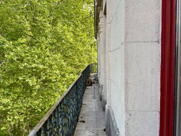 Au coeur du parc historique Granvelle, découvrez sans doute l — photo 1