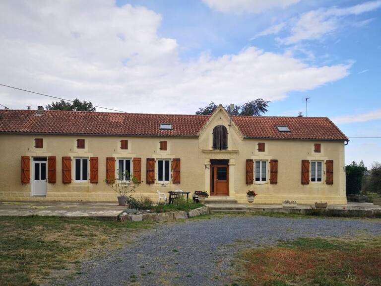 A vendre, Hautes-Pyrénées (65): ferme avec maison et 3 hectares de terrain, 2 puits et de nombreuses dépendances, située dans un cadre rural paisible. L'ensemble offre de nombreuses possibilités — photo 1