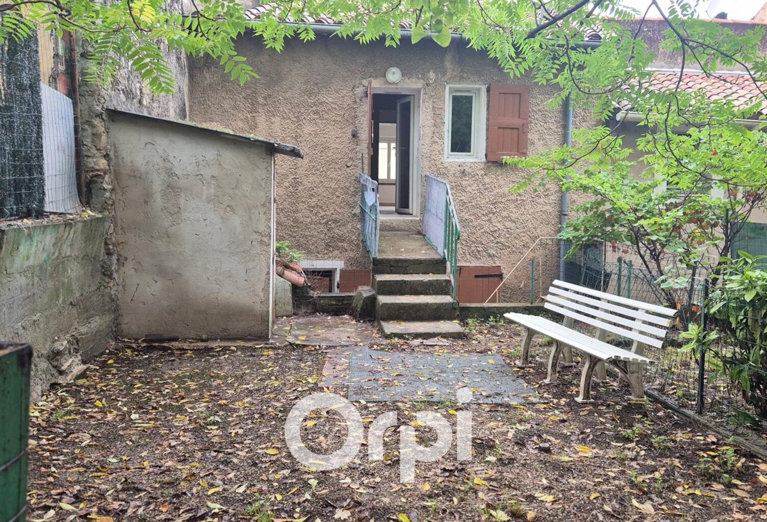 ROQUEVAIRE CENTRE APPARTEMENT T3 DE 50 M² AVEC JARDINET — photo 1
