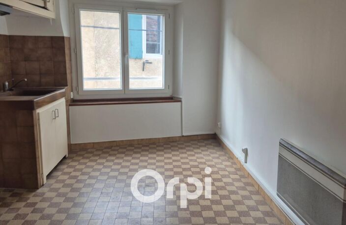 ROQUEVAIRE CENTRE APPARTEMENT T3 DE 50 M² AVEC JARDINET — photo 4