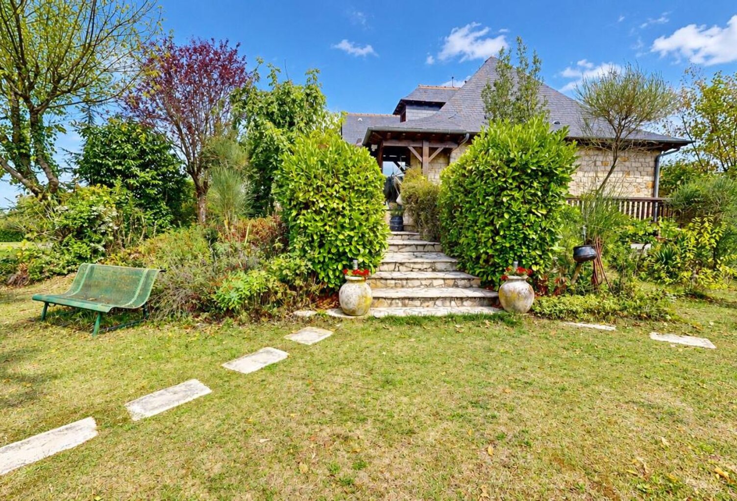 À VENDRE – AUTHENTIQUE MAISON EN PIERRE RÉNOVÉE À LAISSAC — photo 1
