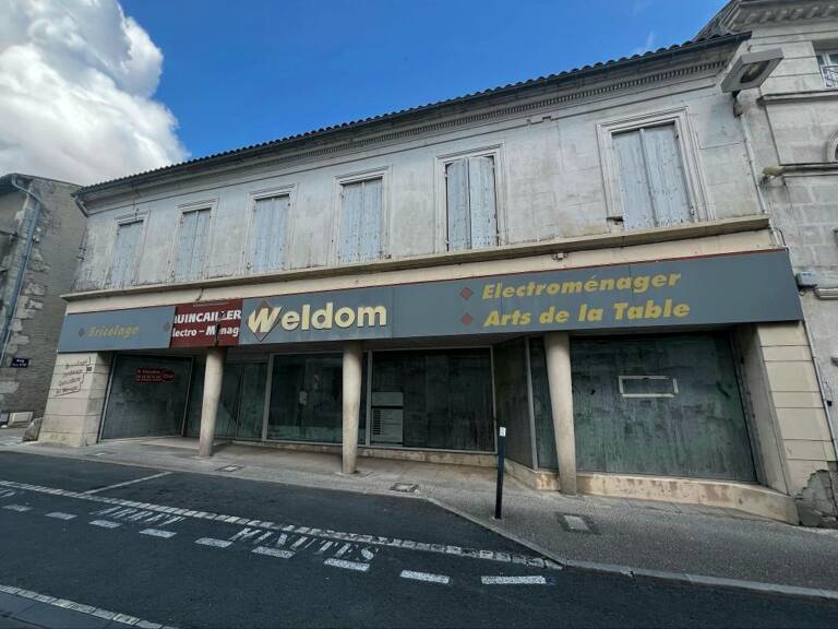 Immeuble de rapport centre ville de Cozes — photo 1