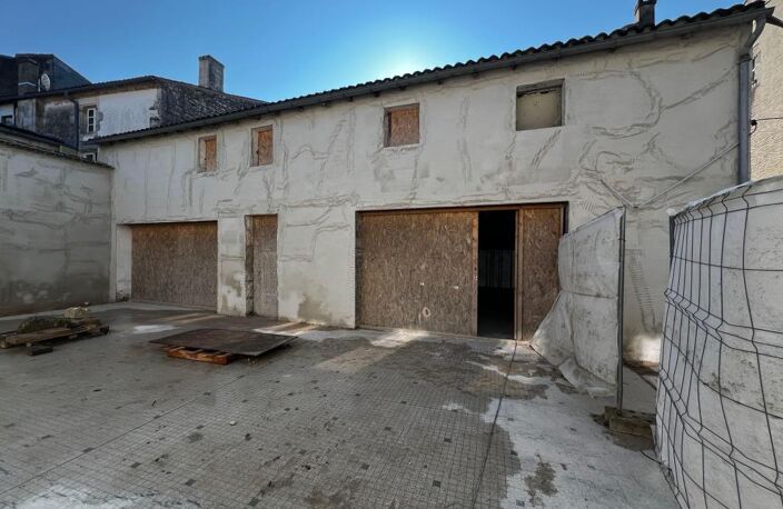 Immeuble de rapport centre ville de Cozes — photo 2