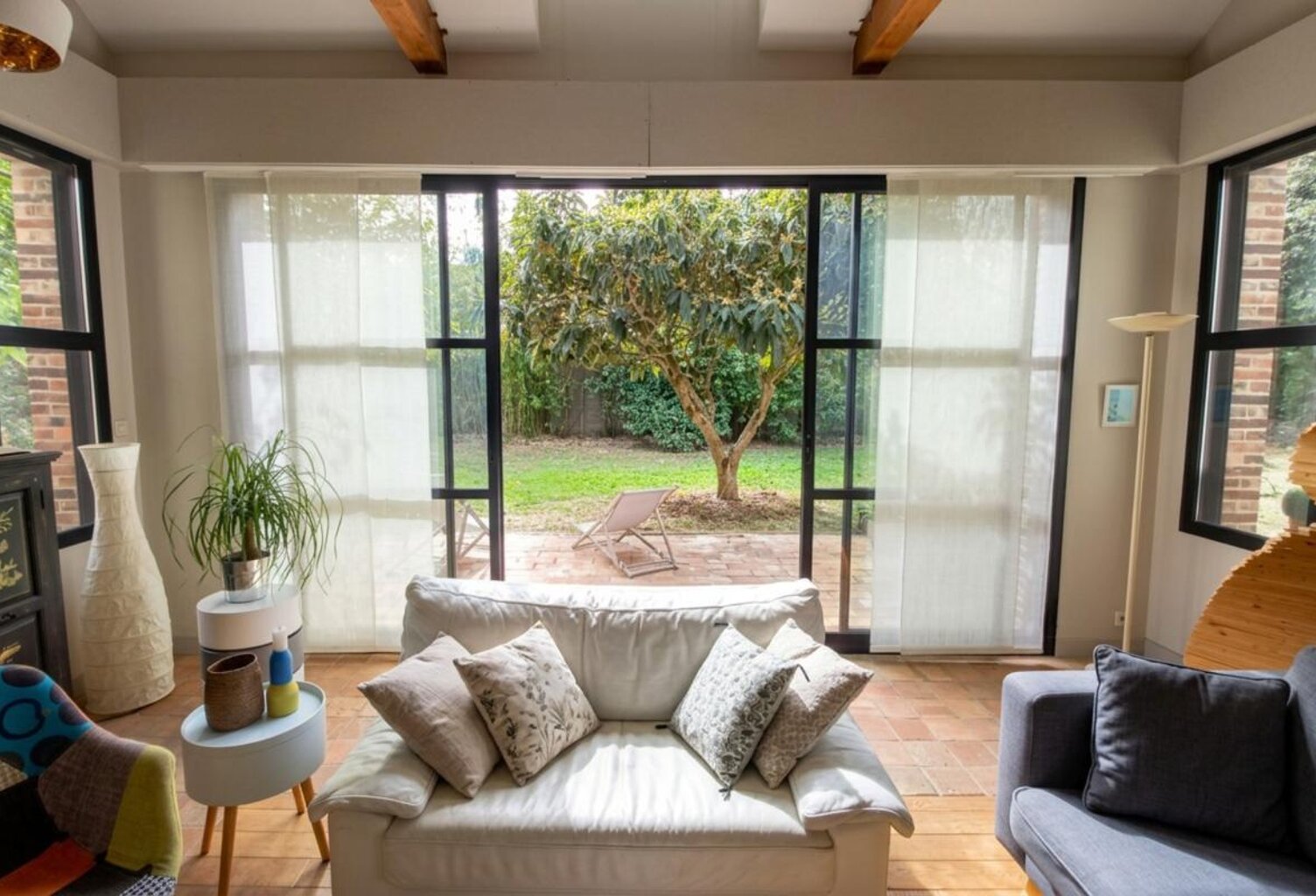 LAVAL – MAISON DE CARACTÈRE DE 240 M² AVEC JARDIN ARBORÉ DE 1 180 M², À DEUX PAS DU CENTRE-VILLE — photo 1