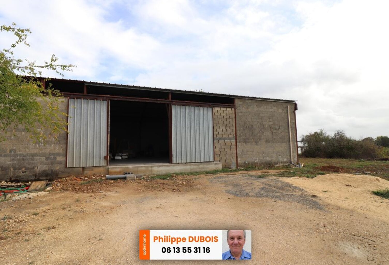 HANGAR de 230m² A LOUER SUR LE SECTEUR DE ROCHEFORT 17300 — photo 1