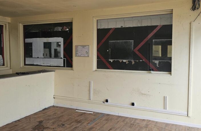 Local commercial de 360 m2 avec bureau et parking à louer à Orgeval au bord de la RN 13 — photo 2