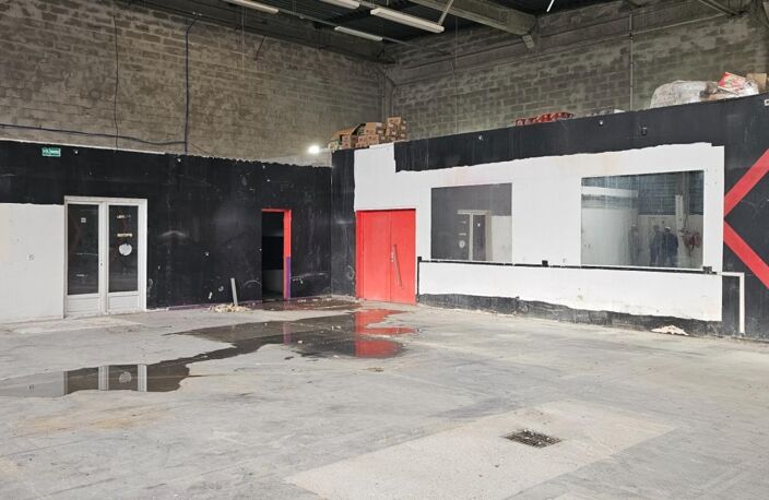 Local commercial de 360 m2 avec bureau et parking à louer à Orgeval au bord de la RN 13 — photo 4