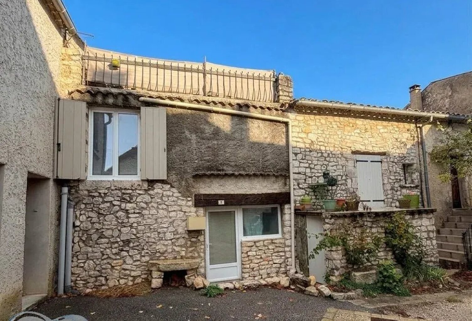 ST CHRISTOL - MAISON DE VILLAGE DE 100 m² HABITABLES - — photo 1