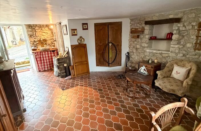 ST CHRISTOL - MAISON DE VILLAGE DE 100 m² HABITABLES - — photo 4