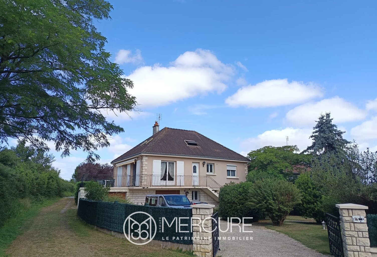 Maison familiale spacieuse avec piscine et vue panoramique au cœ — photo 1
