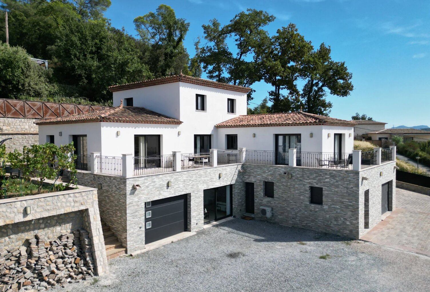 Villa moderne 275 m² avec studio et 3 garages  - Montauroux — photo 1