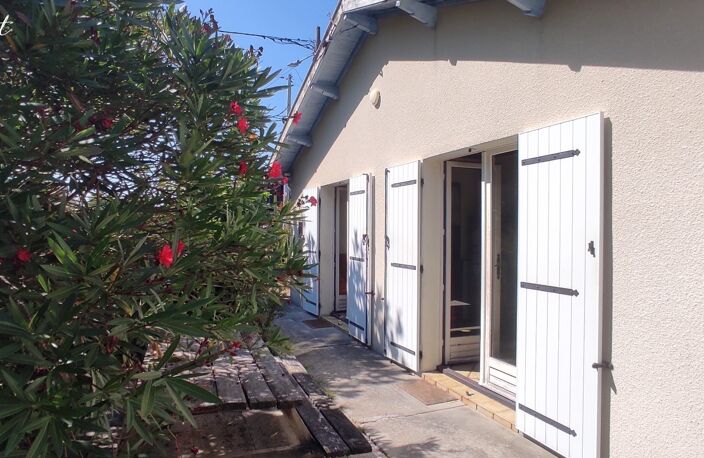 LANTON - maison 3 chambres avec garage et annexes — photo 2