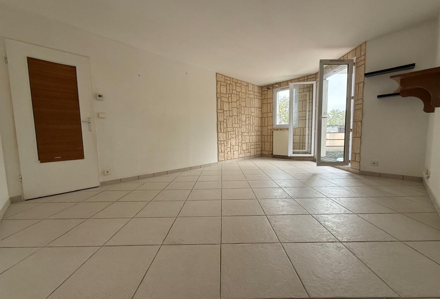 DOMONT – 2 PIÈCES AVEC BALCON ET PARKING, GARE À MOINS DE 10 MINUTES ! — photo 1