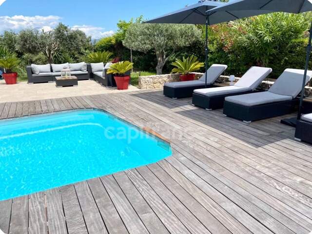 CAGNES SUR MER (06), Villa de caractère avec vue mer, piscine et jardin méditerranéen, quartier résidentiel calme — photo du bien