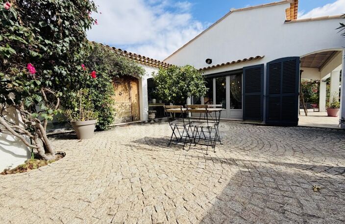 CAGNES SUR MER (06), Villa de caractère avec vue mer, piscine et jardin méditerranéen, quartier résidentiel calme — photo 2