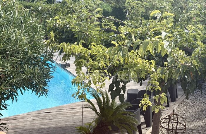 CAGNES SUR MER (06), Villa de caractère avec vue mer, piscine et jardin méditerranéen, quartier résidentiel calme — photo 5