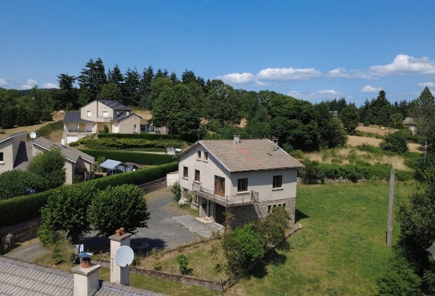 Grande maison sans nuisances, proche centre village de SAINT AGREVE (07) — photo 1