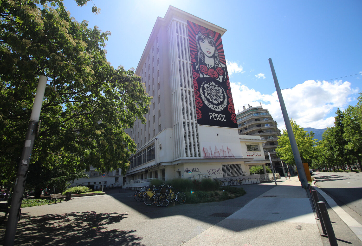 GRENOBLE – MURS COMMERCIAUX – VENDUS LIBRES — photo 1